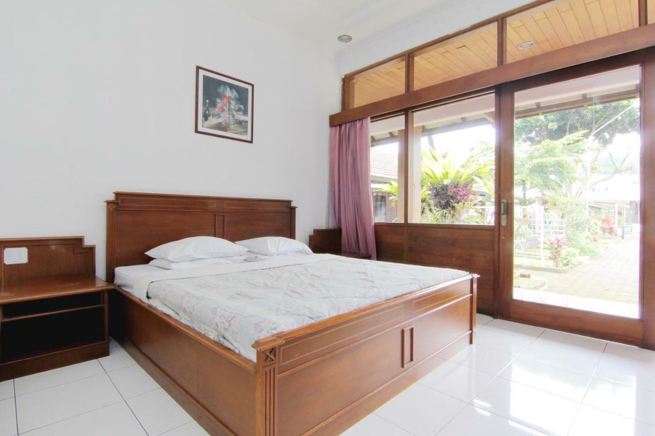 Villa Enggal Lembang Extérieur photo