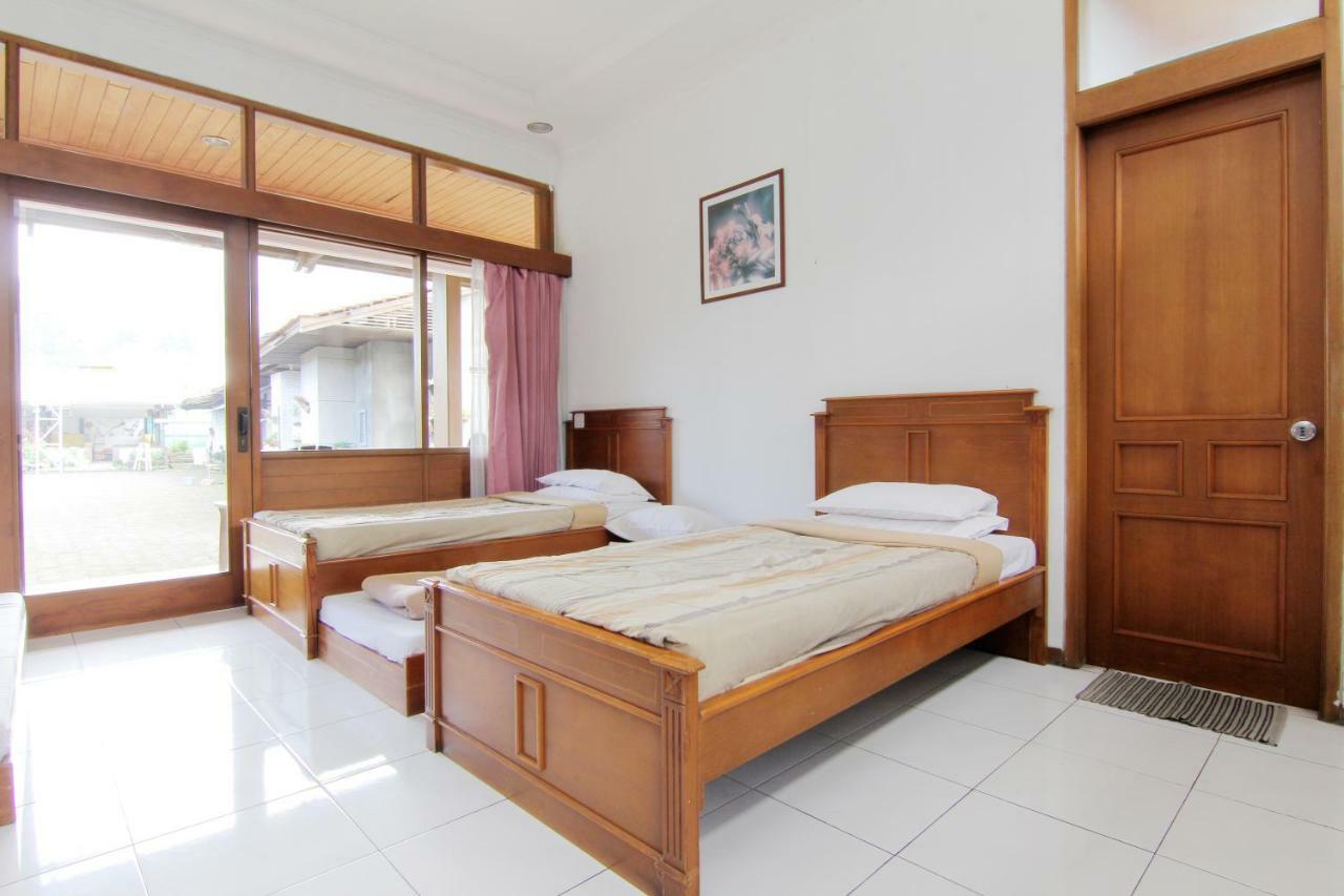 Villa Enggal Lembang Extérieur photo