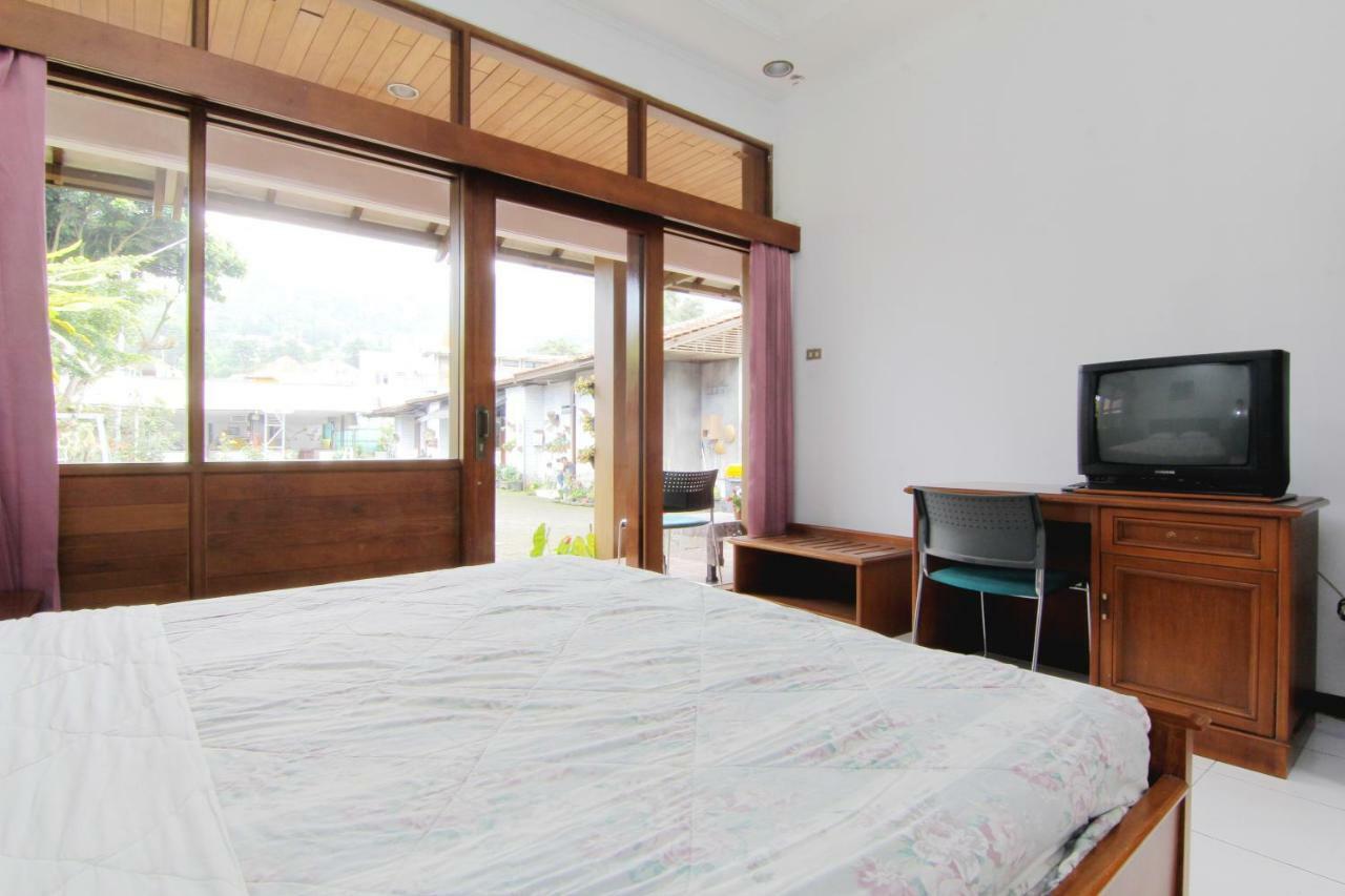 Villa Enggal Lembang Extérieur photo