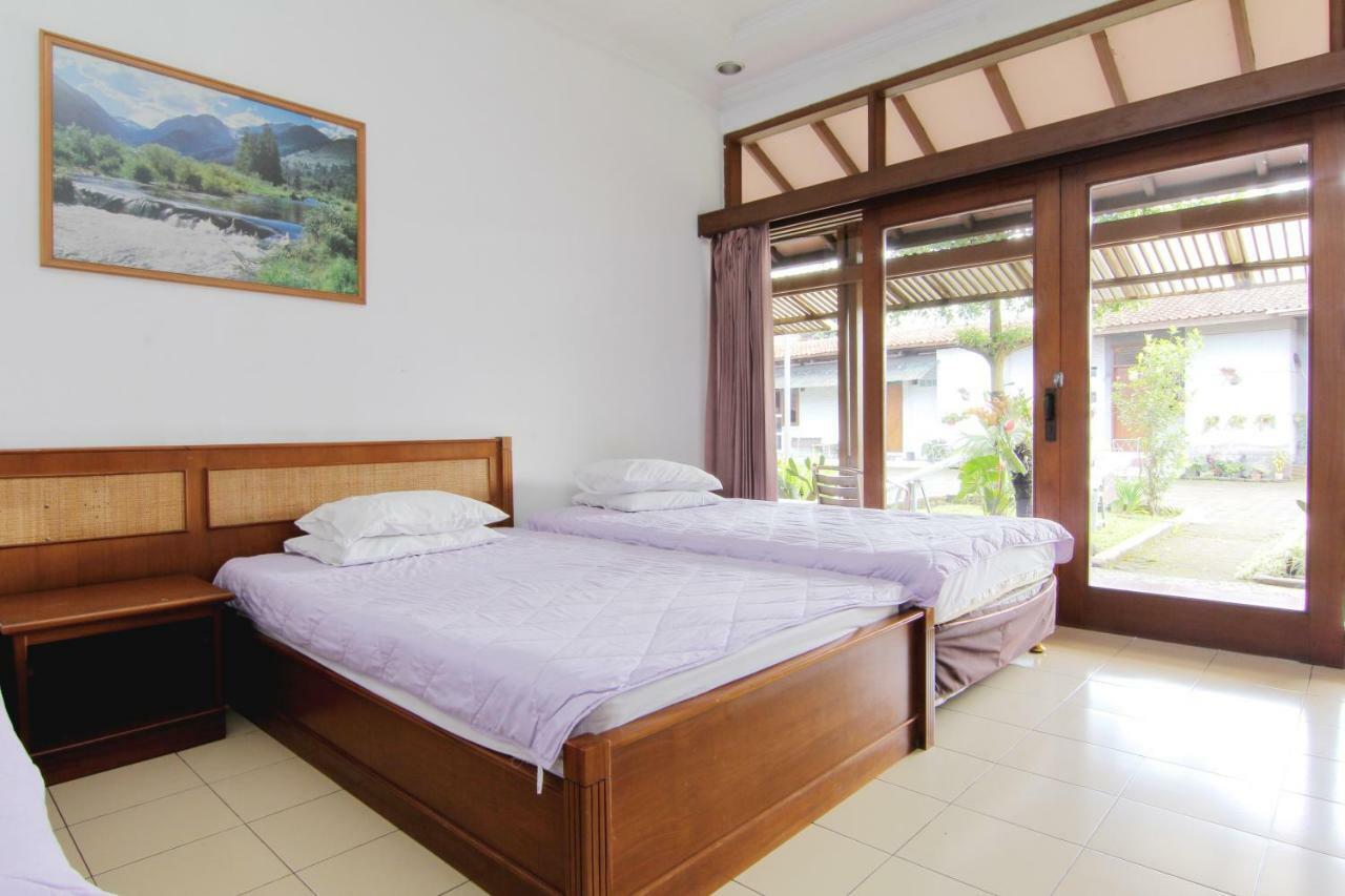 Villa Enggal Lembang Extérieur photo