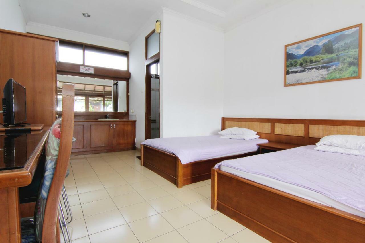 Villa Enggal Lembang Extérieur photo