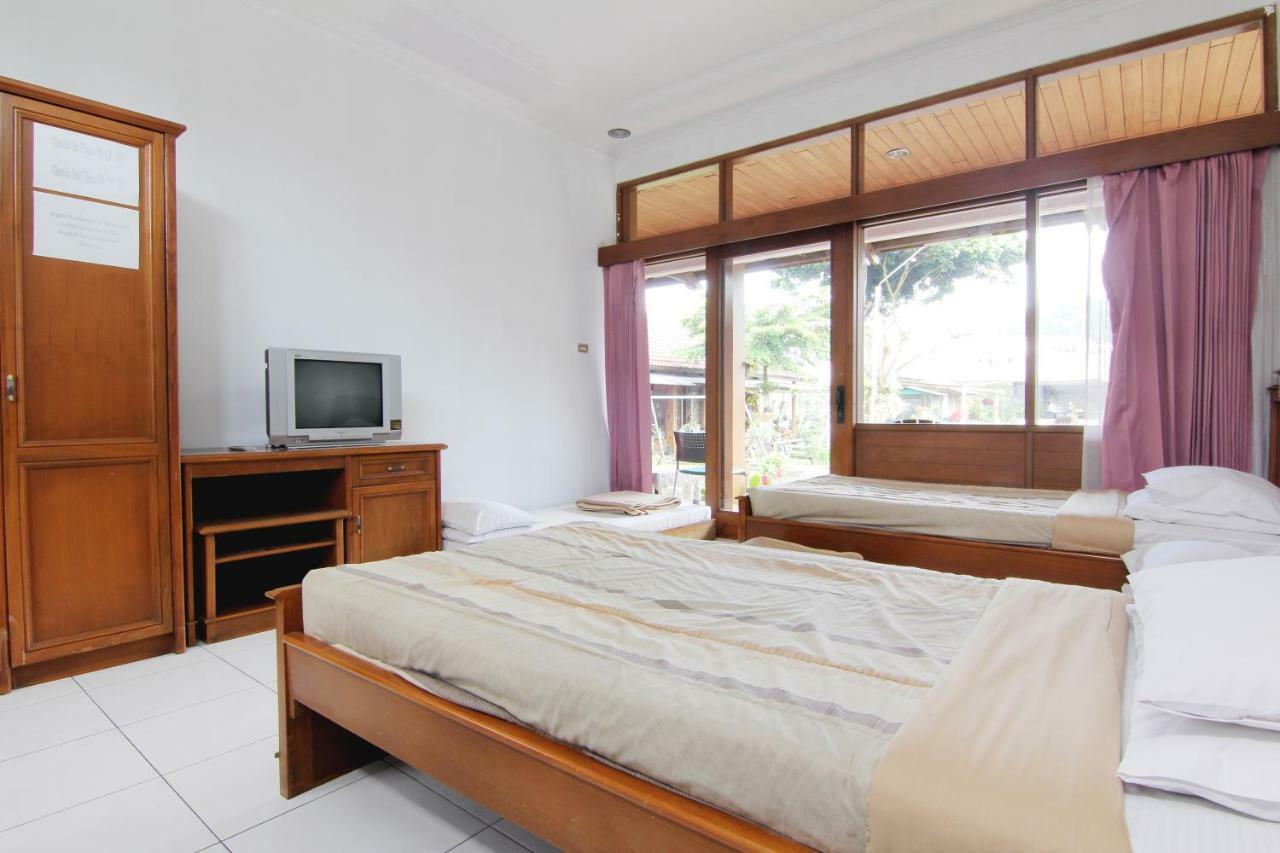 Villa Enggal Lembang Extérieur photo