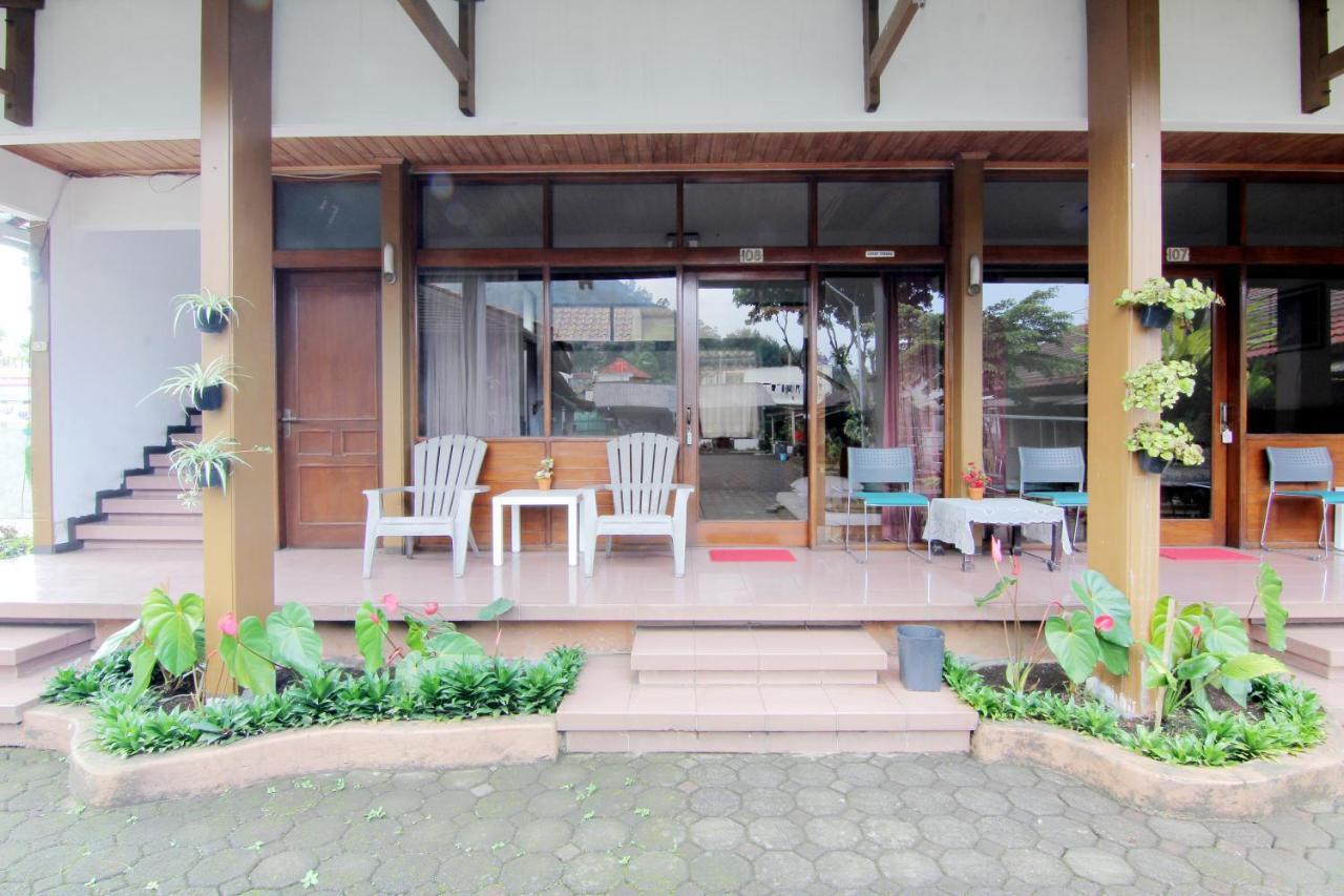 Villa Enggal Lembang Extérieur photo