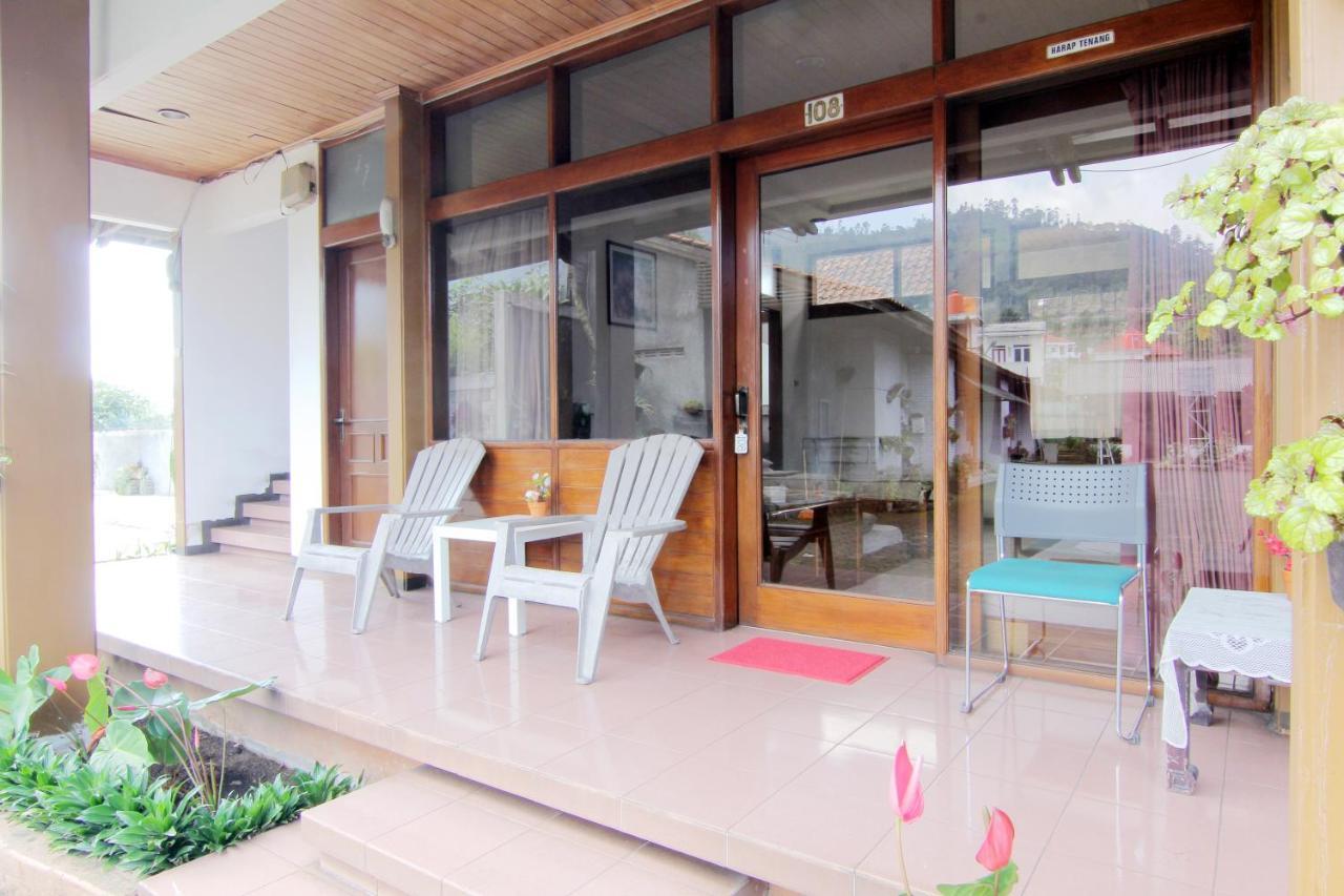 Villa Enggal Lembang Extérieur photo