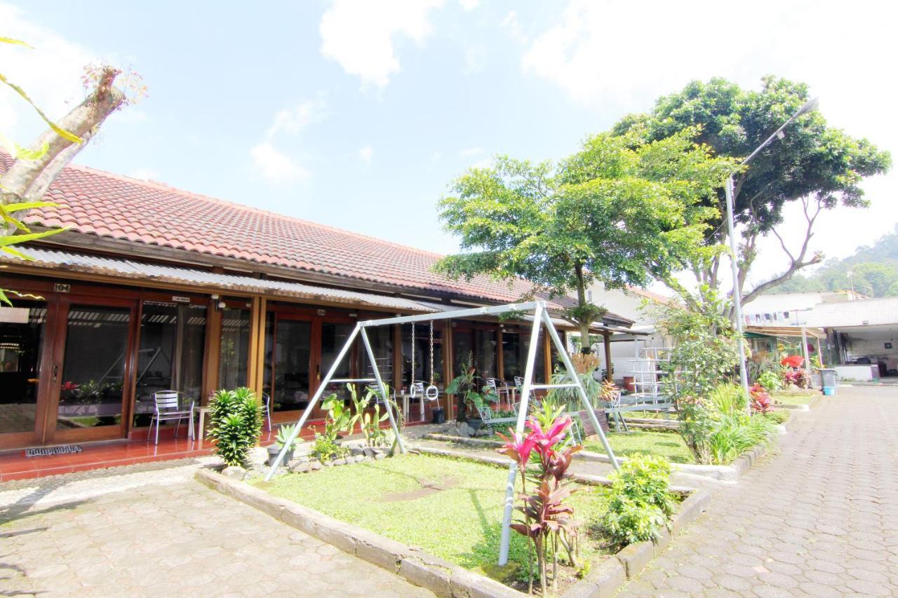 Villa Enggal Lembang Extérieur photo