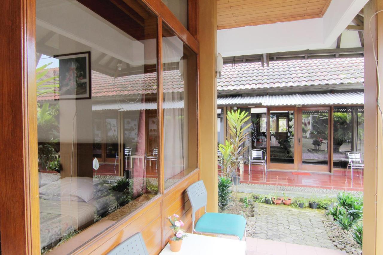 Villa Enggal Lembang Extérieur photo